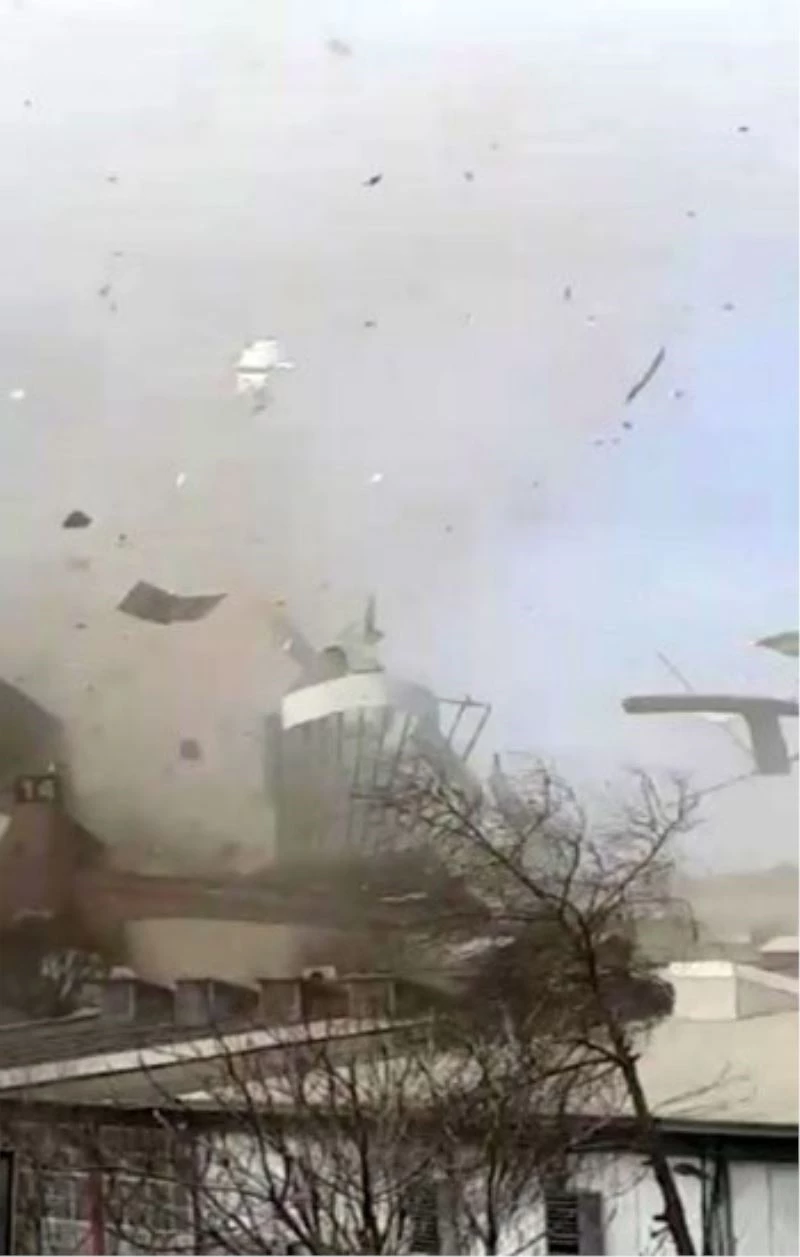 Sanayi sitesini hortum vurdu, o anlar kamerada
