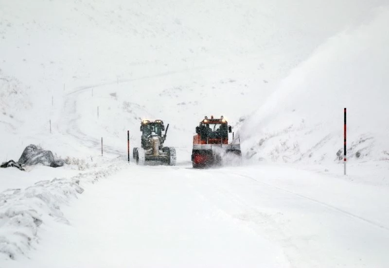 Van Büyükşehir Belediyesinin karla mücadelesinde büyük başarı
