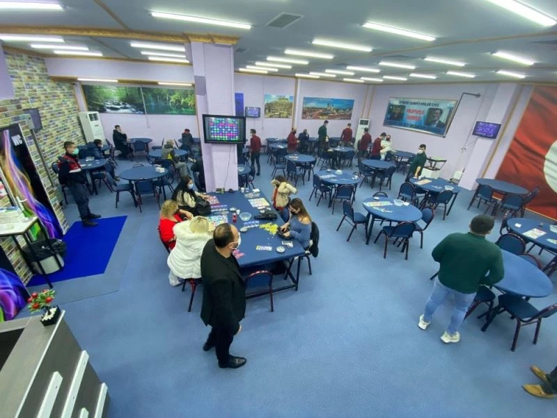 Kısıtlamaya uymayıp kumar oynayan 44 kişiye 329 bin TL ceza
