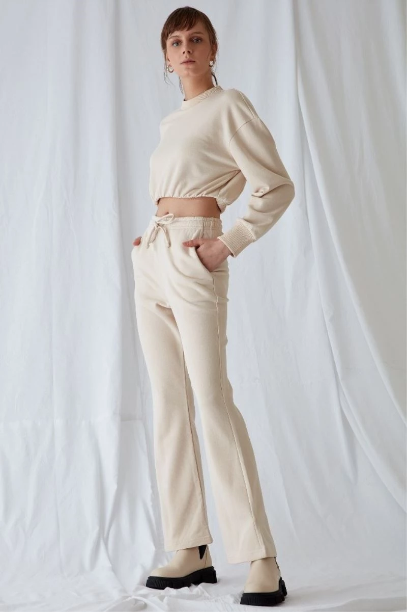 Sezonun trend rengi buttermilk, DeFacto tasarımlarıyla buluştu
