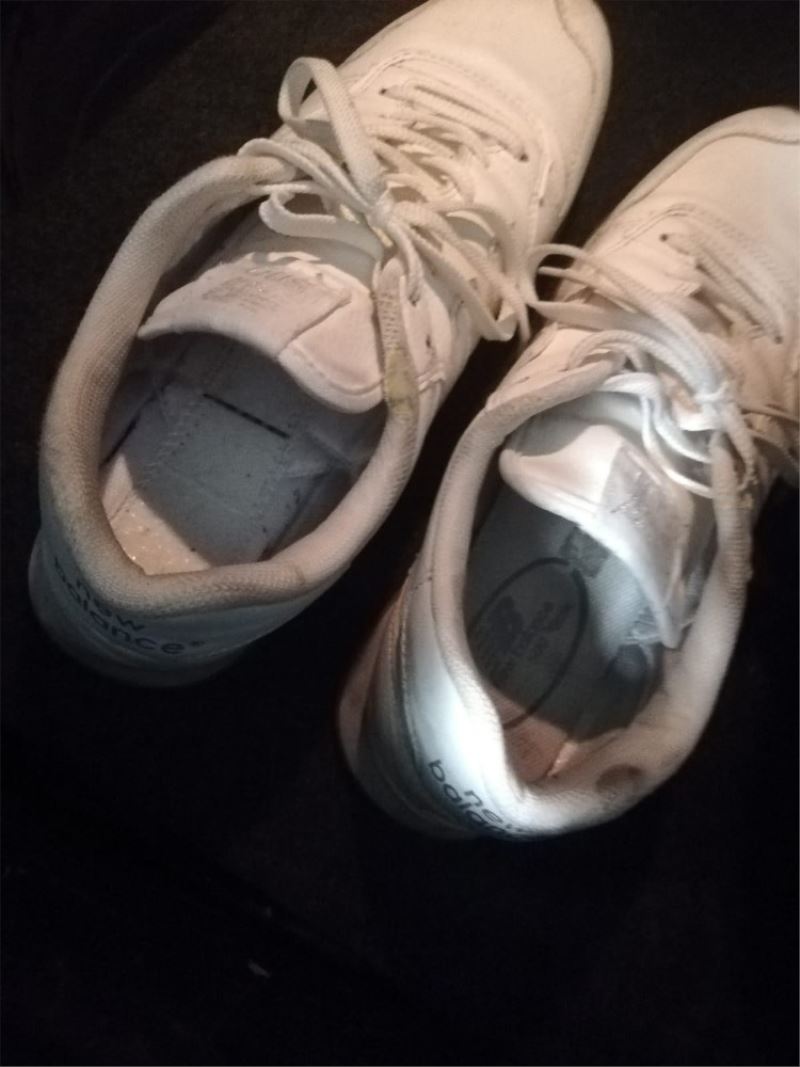 Sahte bilezikler iki dolandırıcının ayakkabısının astarından çıktı
