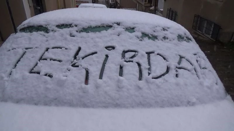 Meteorolojinin turuncu kodla uyardığı Tekirdağ’da kar etkili oluyor
