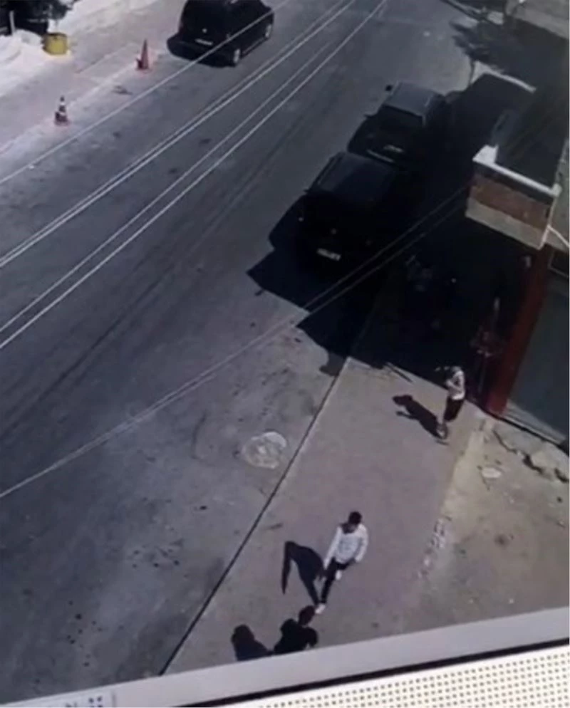 Liseli gencin öldürülme anı kamerada
