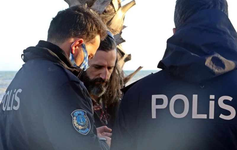 Ekstrem sporcusunun dev dalga aşkı polisi alarma geçirdi
