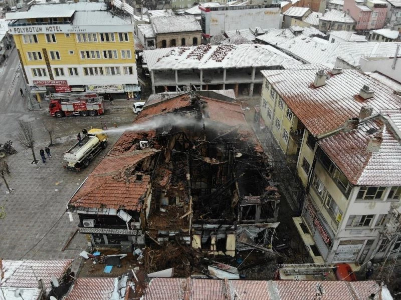 15 dükkânın yandığı olayda facianın boyutu gün ağardığında ortaya çıktı
