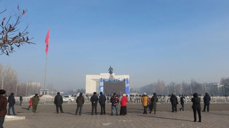 Kırgızistan’da Cumhurbaşkanlığı seçimini kazanan Caparov yemin etti
