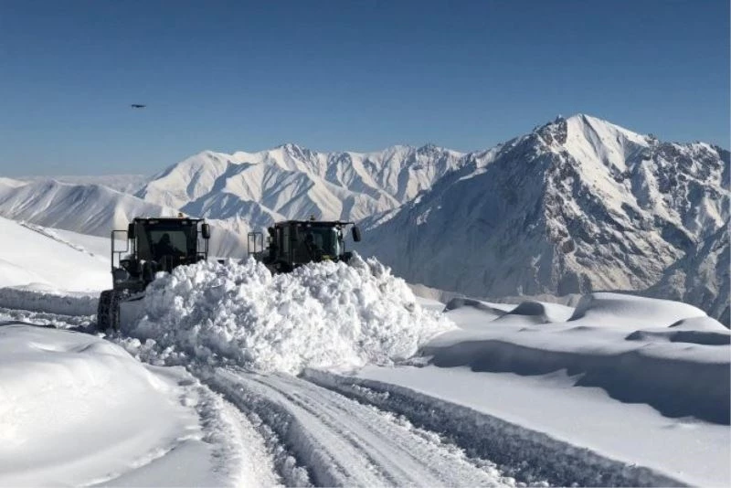 Hakkari’de 234 yerleşim yerinin yolu ulaşıma kapandı

