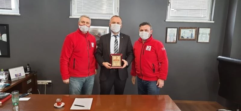 Kızılay’dan hayırseverlere teşekkür plaketi ve madalya
