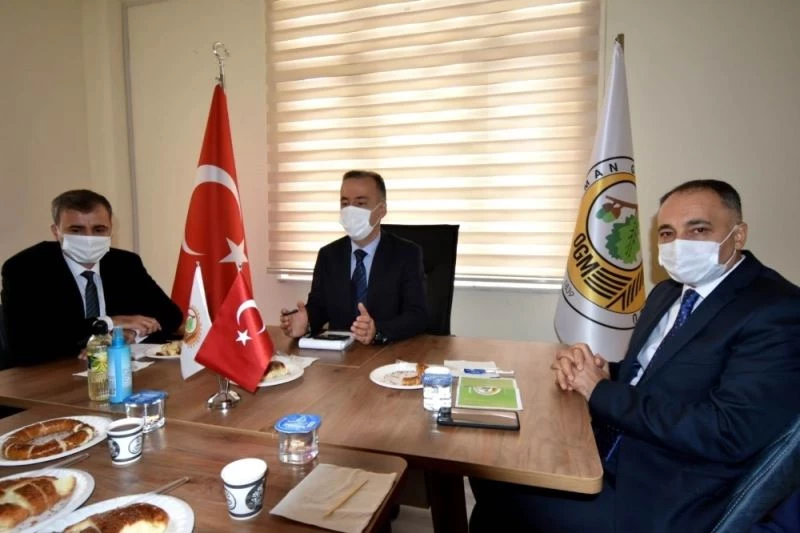 Oflu: “Kendisine faydası olmayanın başkasına da faydası olmaz”
