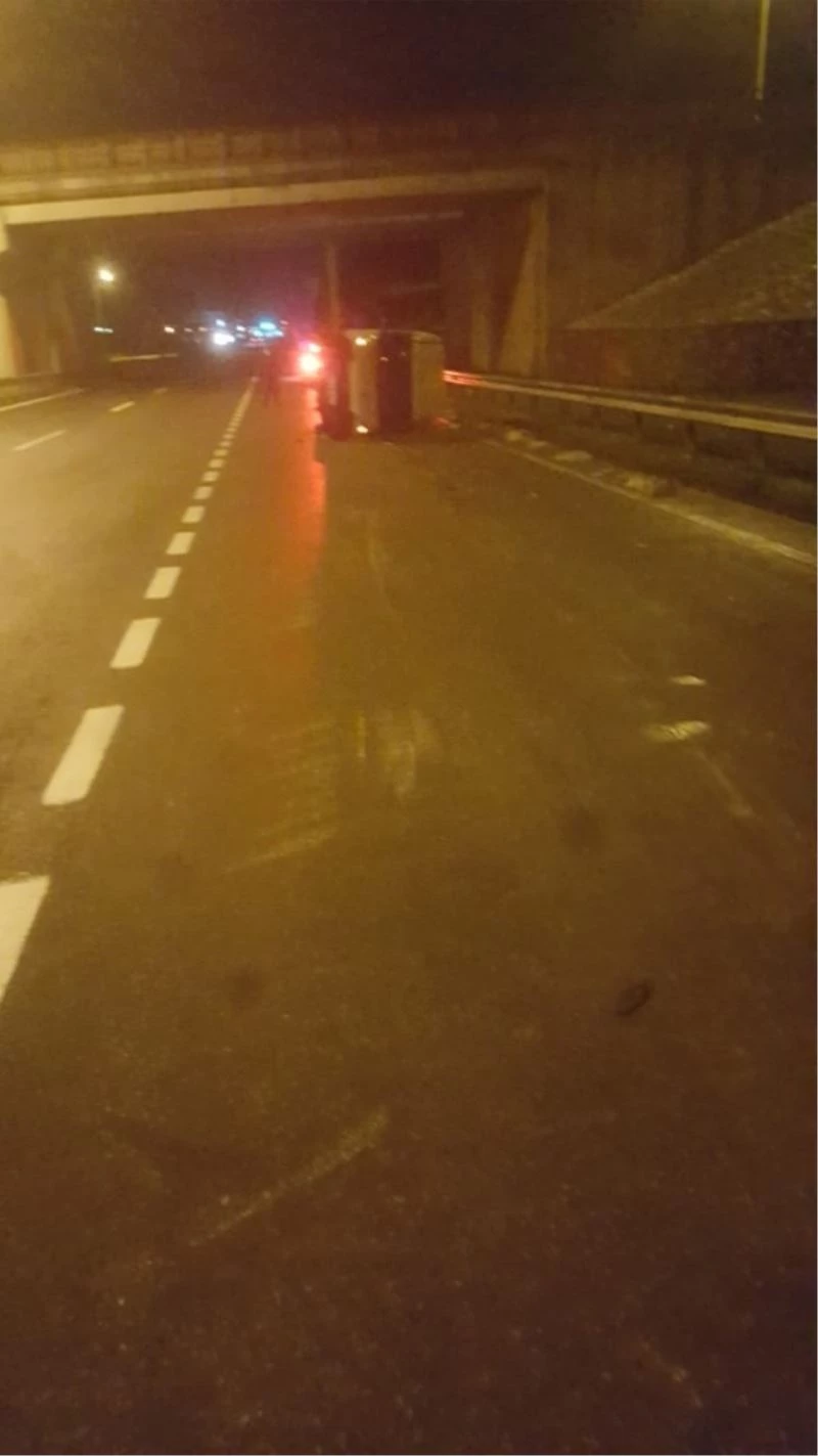 Yoldaki buzlaşmış kar kazaya neden oldu
