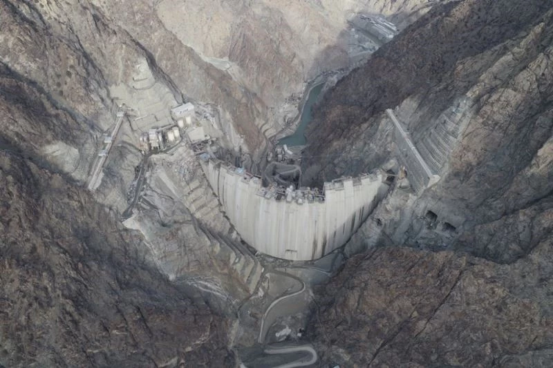 Gövde yüksekliği tamamlanan Yusufeli Barajı’nı 3 bakan yerinde inceleyecek
