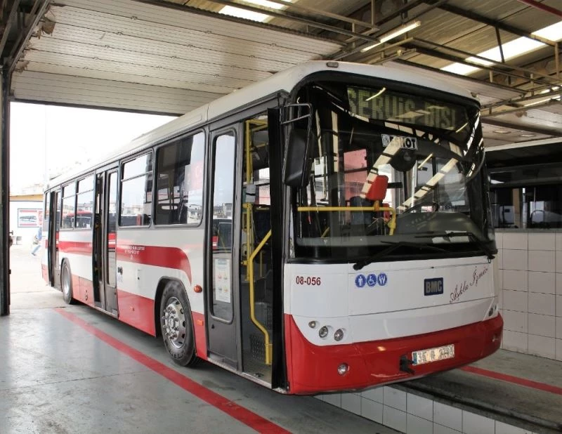 Yıpranan otobüsler tamir ve bakımla yeniliyor
