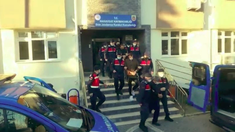 İş ve bol para vaadiyle kandırdıkları kadınları fuhuşa sürükleyen çete çökertildi
