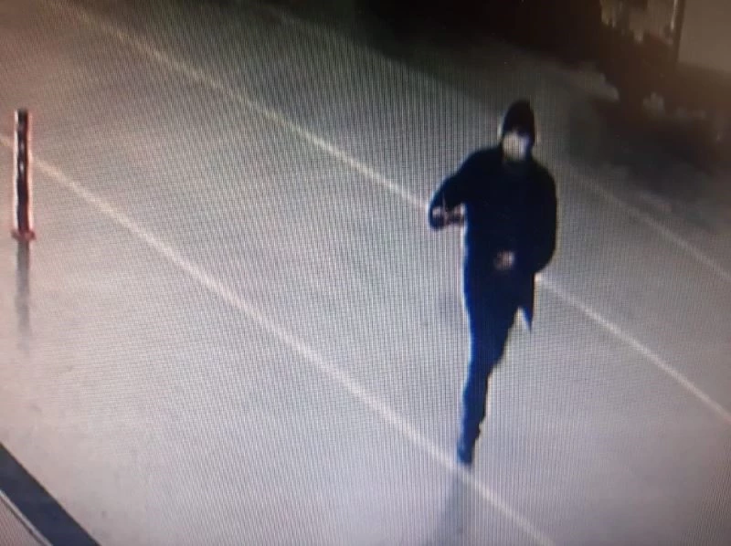 Cebinden telefonu çıkarmak isterken poşet içindeki altınlarından oldu
