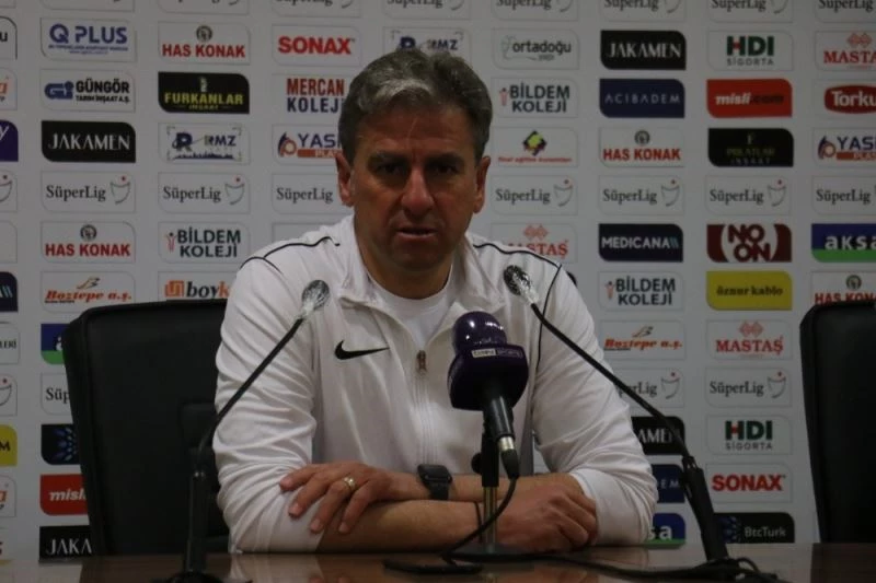 Yeni Malatyaspor Teknik Direktörü Hamzaoğlu’ndan hakemlere tepki
