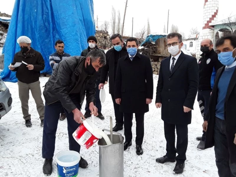 Olur’da sütler kapılardan toplanmaya başladı
