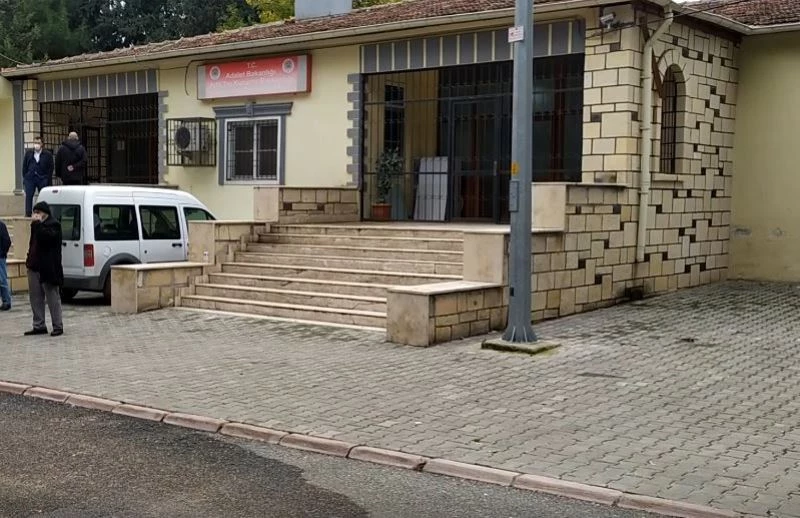 Balkondan düşen galerici hayatını kaybetti
