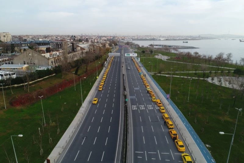 Taksimetre kuyruğu Yenikapı Etkinlik alanından Kazlıçeşmeye kadar uzadı

