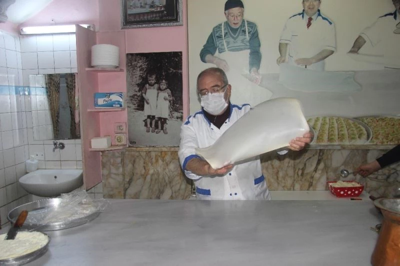 Tatlıların imparatoru Kilis katmeri sokağa çıkma kısıtlamasının vazgeçilmezi
