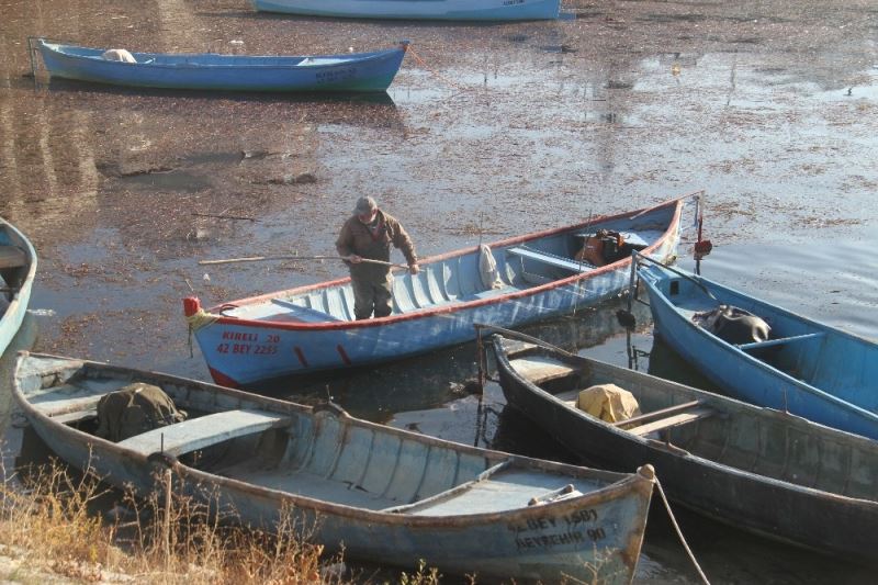 Ağları boş kalan Beyşehirli balıkçılar zor günler yaşıyor
