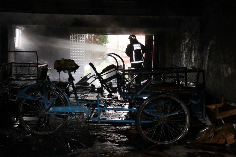 Evinin ardiyesinde çıkan yangını gözyaşları içinde anlattı
