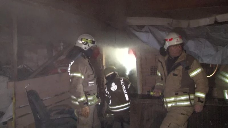 Ataşehir’de kısıtlama sabahına yangınla uyandılar
