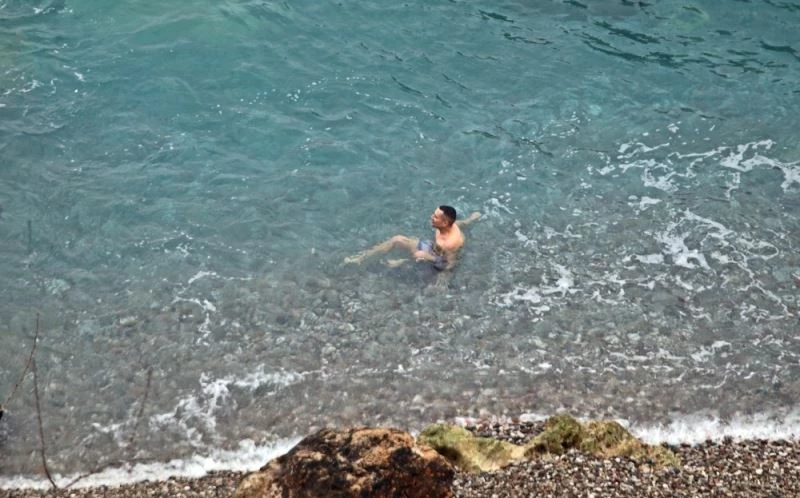 Antalya’da deniz suyu, hava sıcaklığının iki katına çıktı
