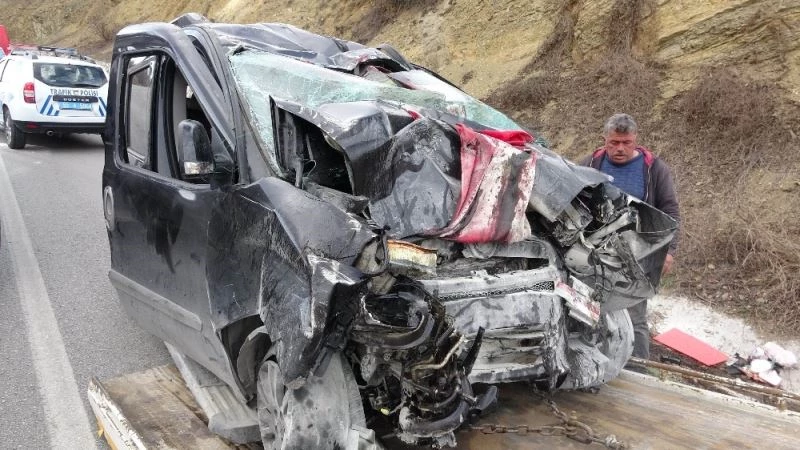 Oğullarını askere teslim eden aile kaza yaptı: 3 ölü
