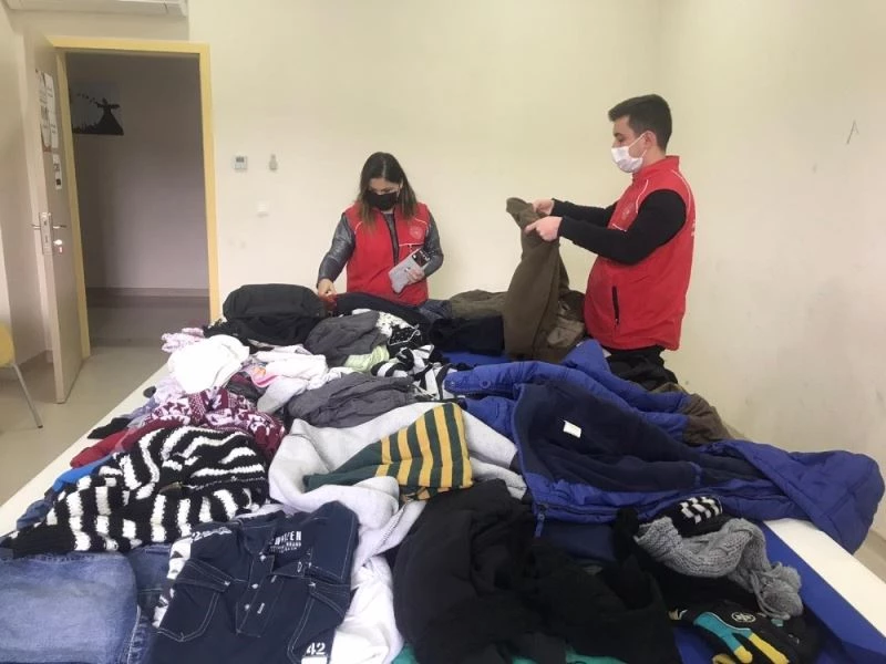 Gençlerden İdlip’te ki çocuklara yardım
