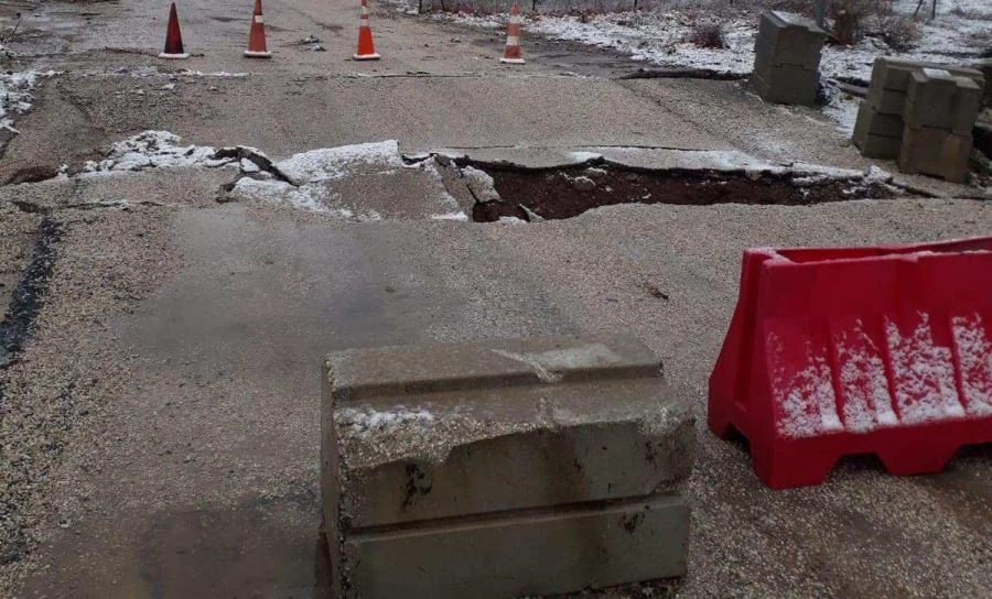 HASANBEYLİ’DE SEL KÖPRÜYÜ YIKTI