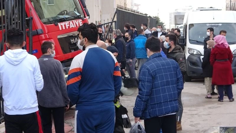 Yangını izlemek için kısıtlamayı ve sosyal mesafeyi unuttular
