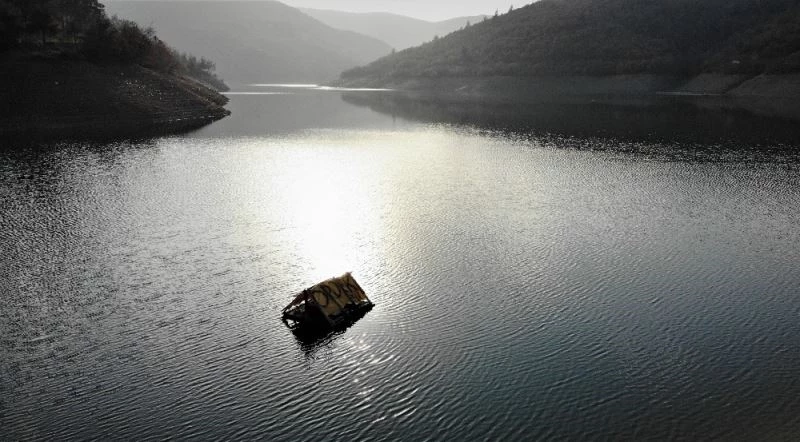 (Özel) Göletin ortasına mini ev yapıp kuş cennetine çevirdiler
