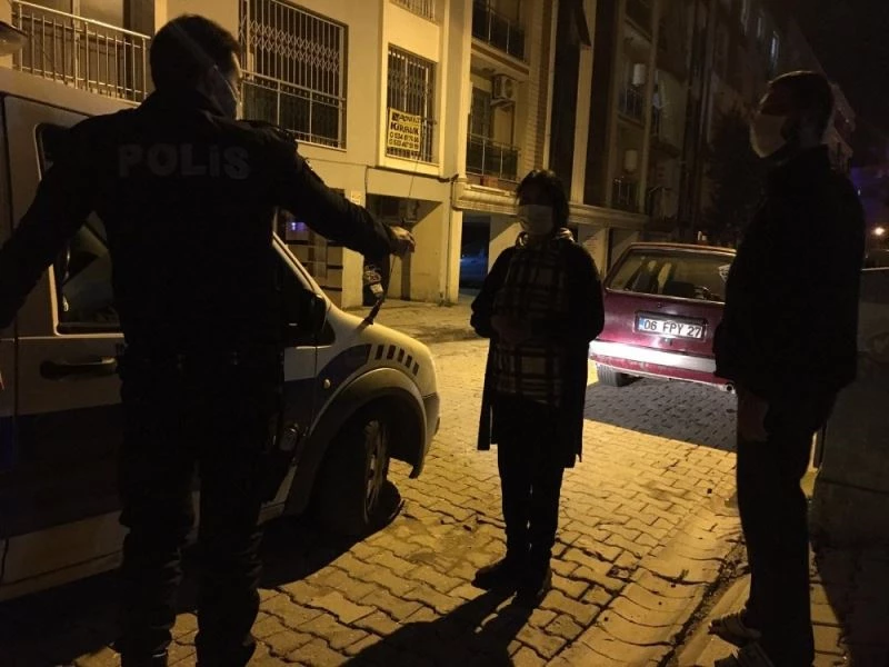 Alışveriş poşetlerini taşırken çantasını çaldırdı
