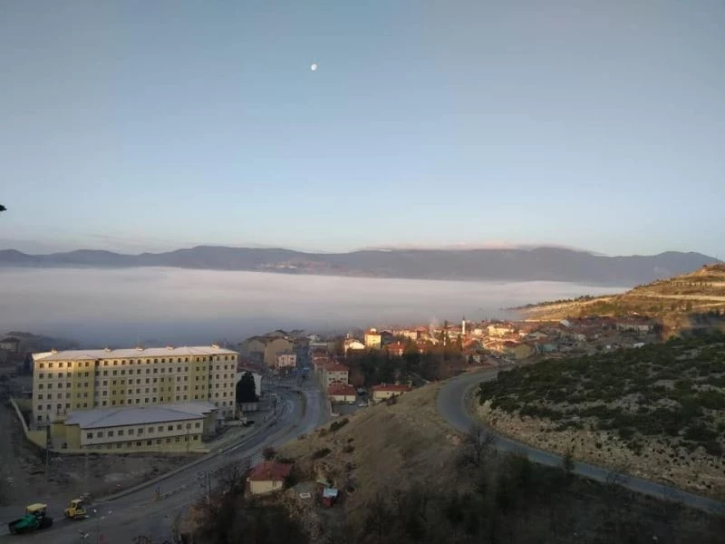 11 bin nüfuslu ilçe sis denizinde kayboldu
