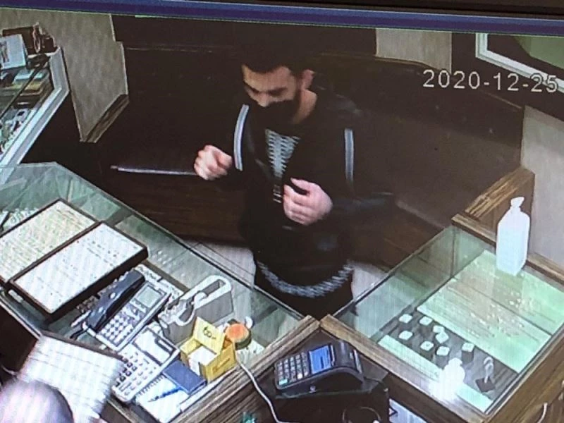 El çabukluğuyla hırsızlık yapan şüpheliyi dövmeleri ele verdi
