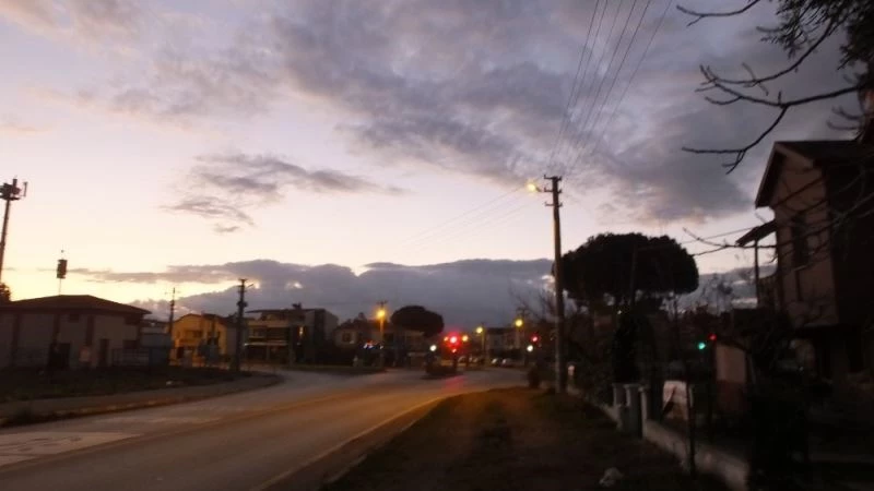 Burhaniye’de yağmur bulutları beğeni ile izlendi
