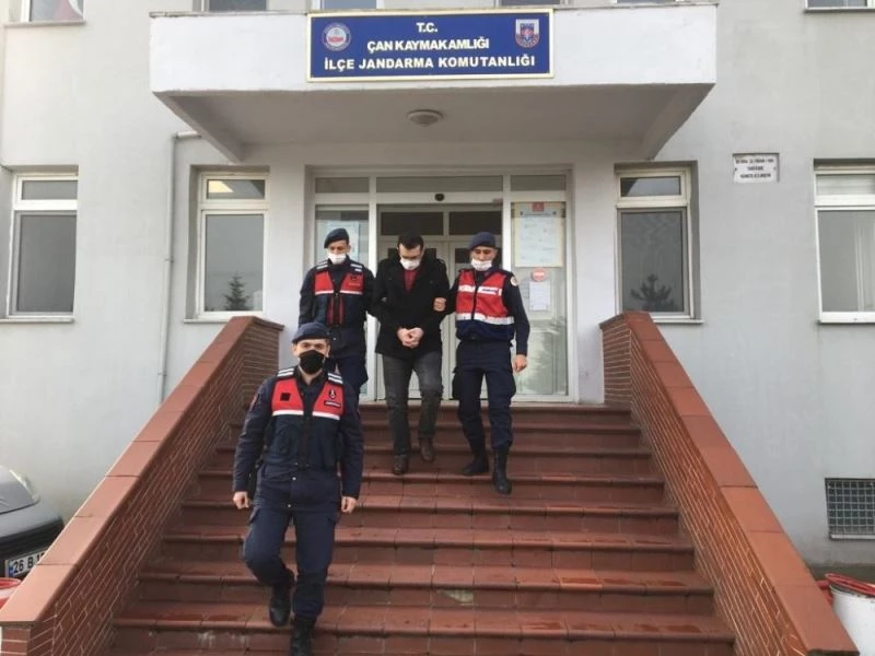 Çanakkale’de FETÖ üyesi akrabalarının evinde yakalandı
