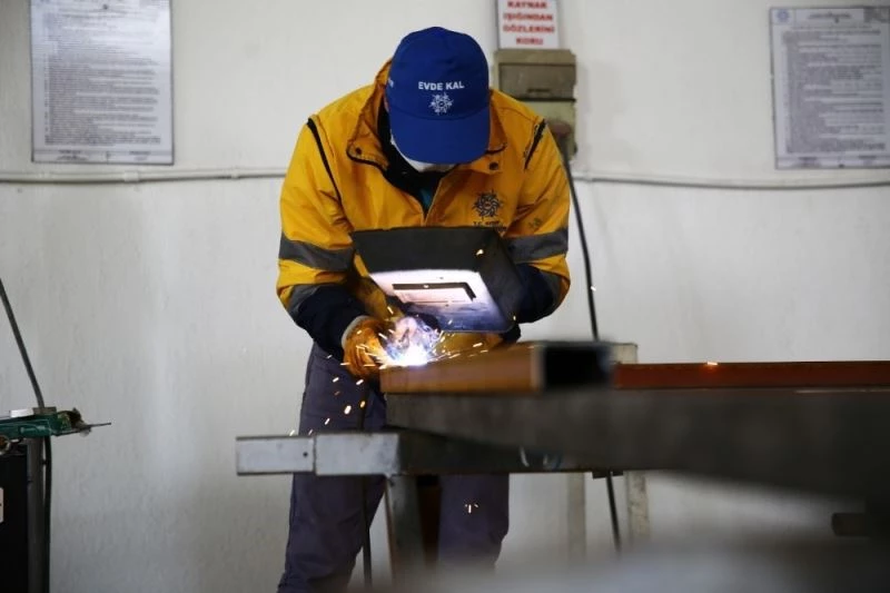 Büyükşehir, otobüs duraklarını kendisi imal ediyor
