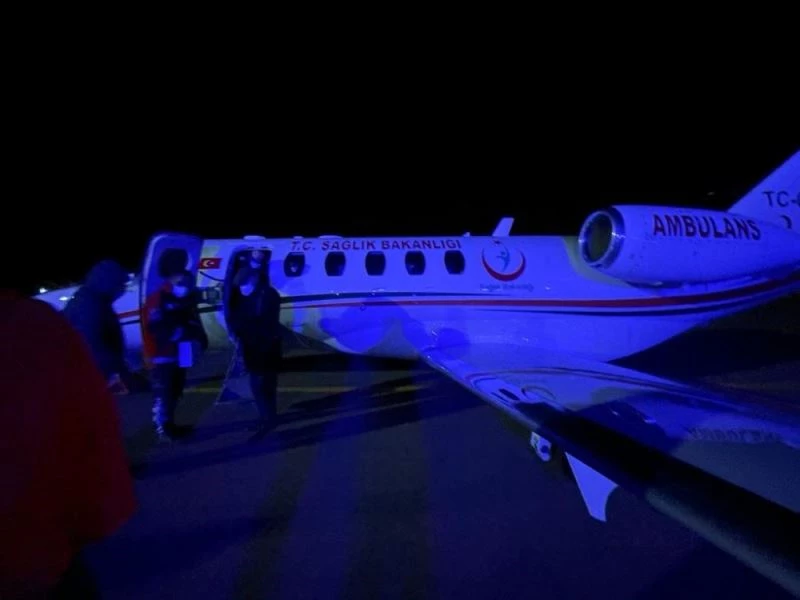 Kazakistan’da hastalanan tır şoförlüğü yapan şehit babası ambulans uçakla Erzurum’a getirildi
