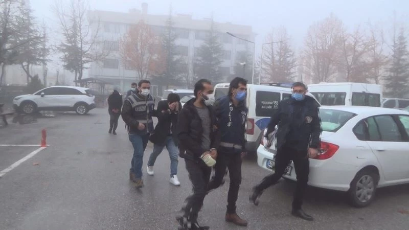 İlişkiye girmek için villaya giden yaşlı adam kabusu yaşadı
