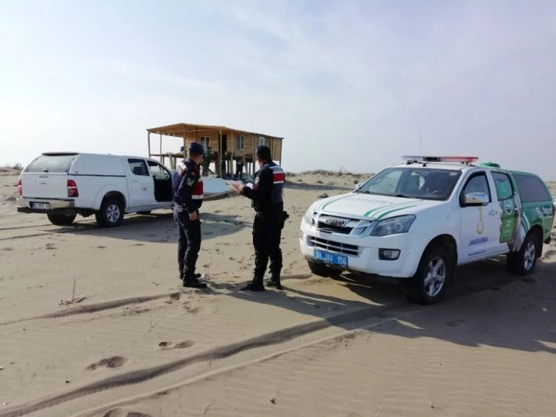 Sit alanına baraka ve çadır kurmuşlar
