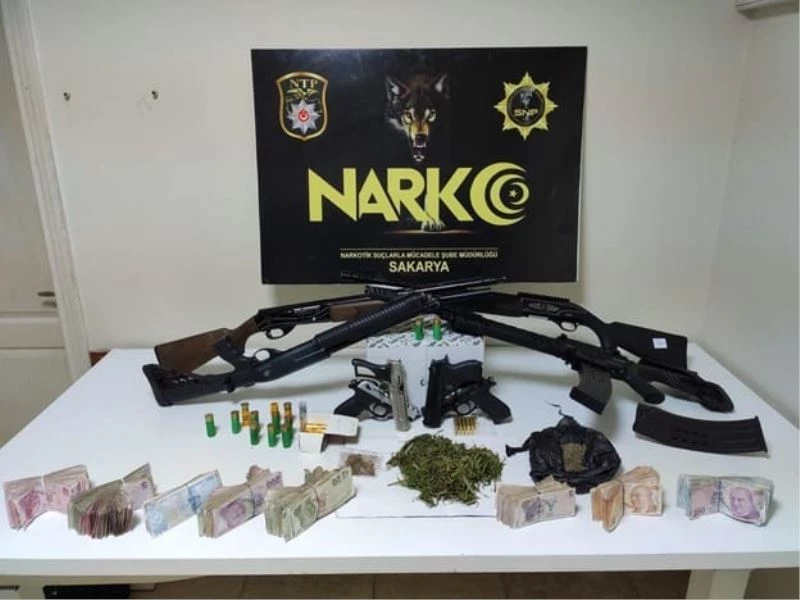 Sakarya’da binlerce kişiyi zehirleyeceklerdi, kilolarca maddeyle yakalandılar
