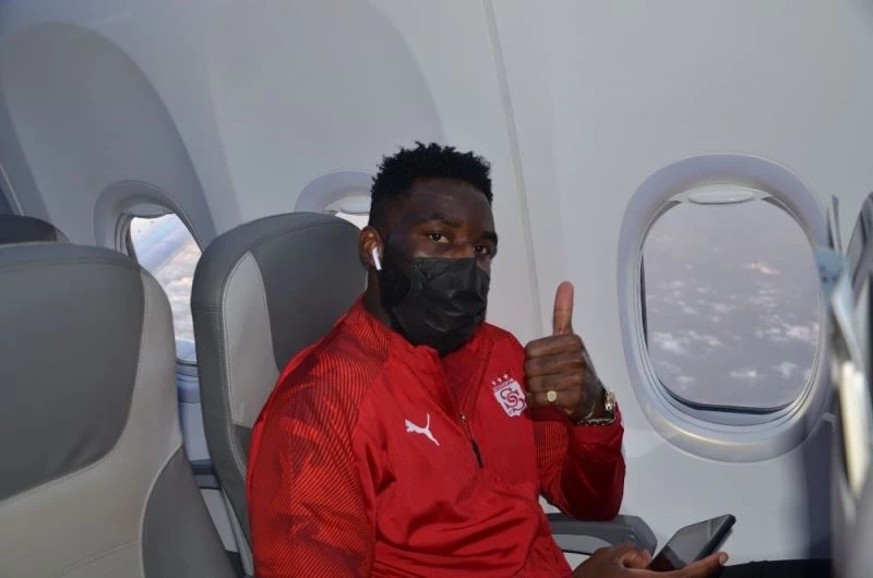 Aaron Appindangoye Sivasspor ile sözleşme uzattı
