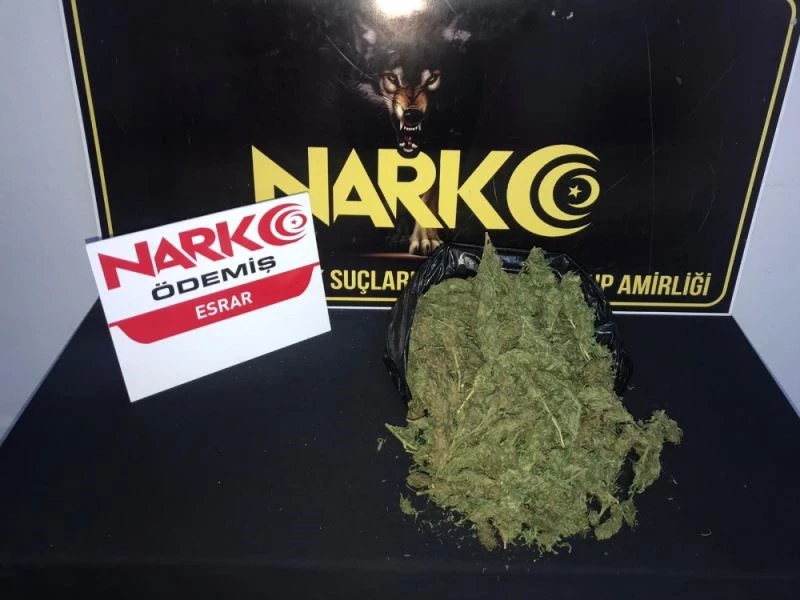 Uyuşturucu taciri, market alışverişine giden polis amirine yakalandı
