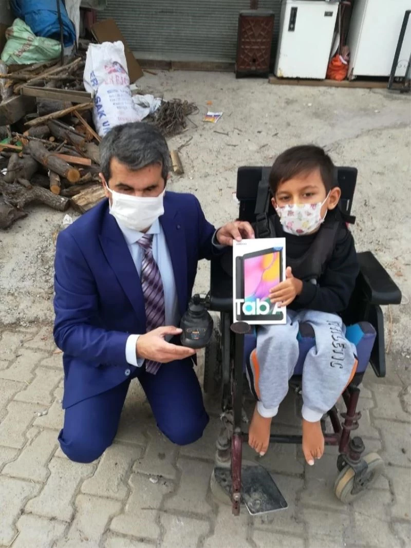 Küçük Yasin tabletine kavuştu
