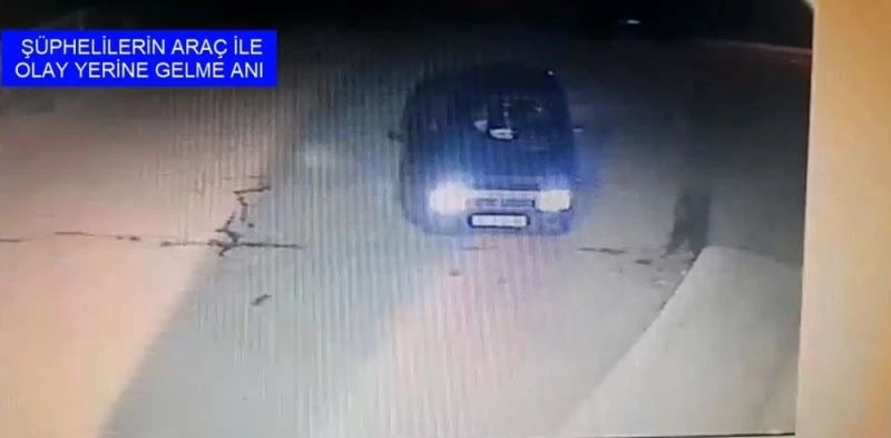 Hırsızlar çaldıkları altınlarla araç takas ederken yakalandılar
