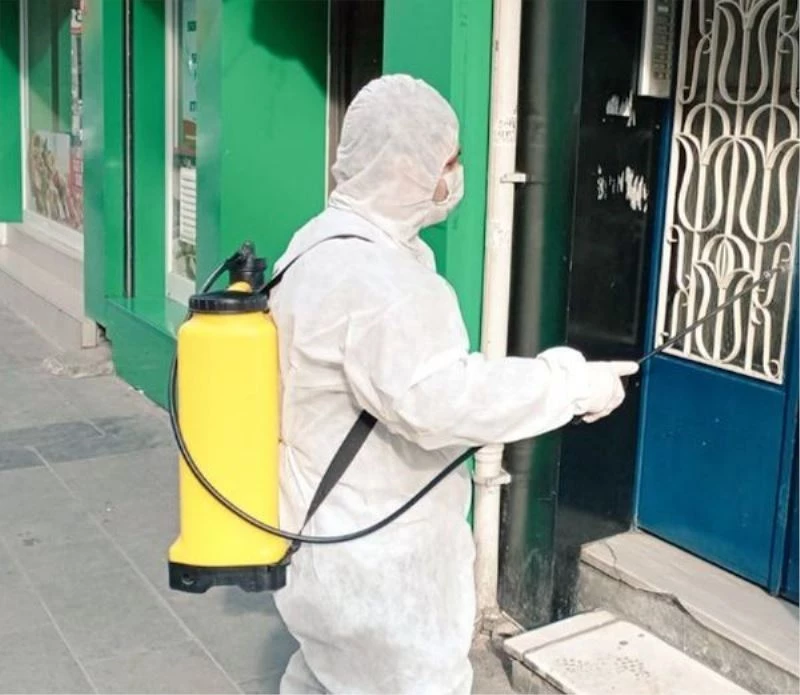 Testi pozitif çıkan vatandaşların apartmanları dezenfekte ediliyor
