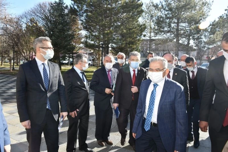 Başkan Büyükkılıç, Sarıoğlan ve Akkışla’da muhtarlarla buluştu
