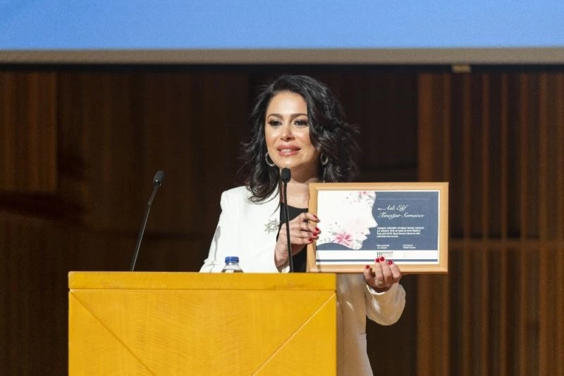 Oğlu için ürettiği Propolisle ’İnsanlığa Değer Katan Girişimci’ ödülünü aldı
