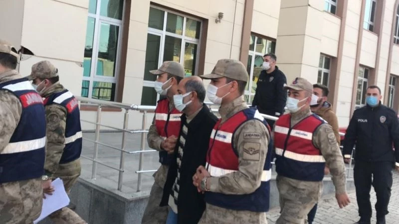 Saklandığı kümeste yakalanan 2 cinayetin şüphelisi tutuklandı
